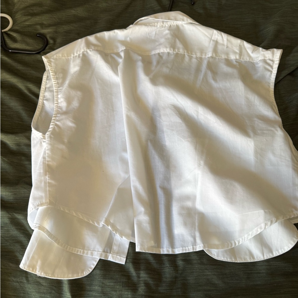 Women’s White Cropped Button-Up Pocket Top - Picture 3 of 3